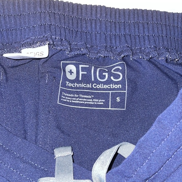 Navy blue FIGS scrub pants. Regular leg - Picture 1 of 4